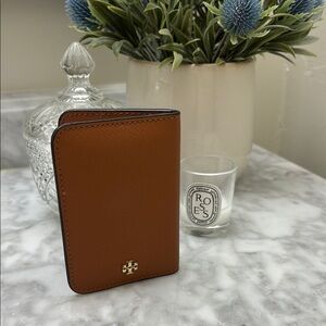 Tory Burch Brown Card Holder, tan. Great condition!